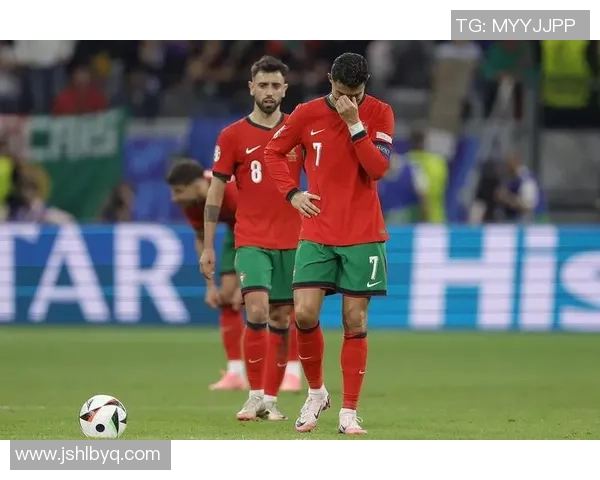 当足球球星泪洒绿茵场那一刻全世界都感受到无法言说的悲伤 当足球球星泪洒绿茵场那一刻全世界都感受到无法言说的悲伤