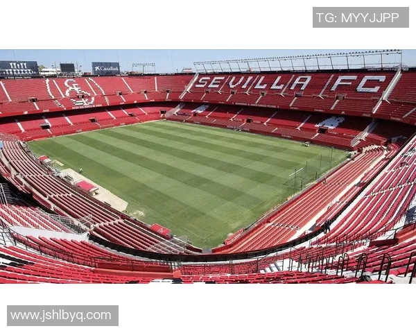 足球球星53号小酒馆H12聚焦：深度剖析球场内外的传奇人生与荣耀时刻